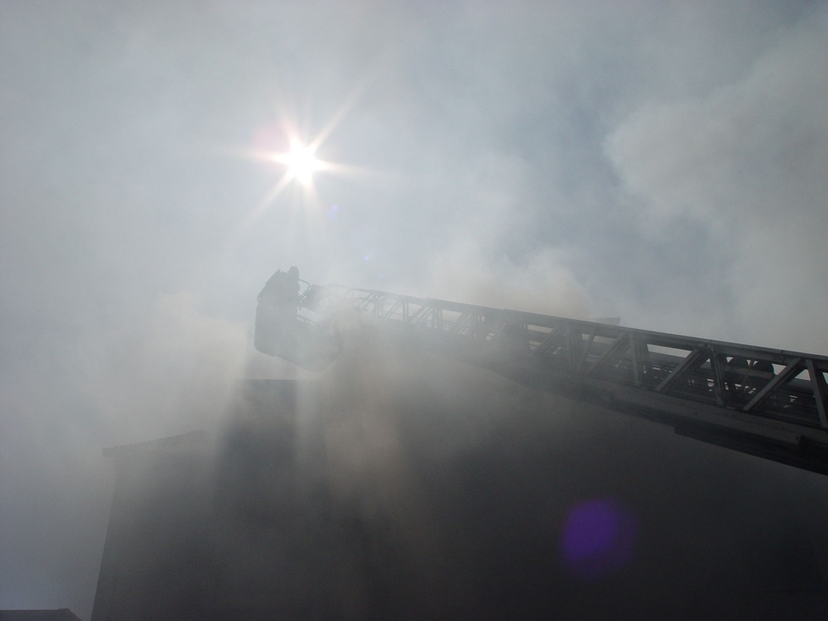 FW-E: Wohnungsbrand in voller Ausdehnung