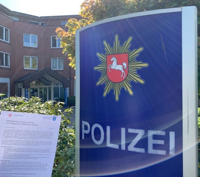 POL-STD: Schwarzer Ford Mondeo in Stade entwendet, #fahrklar - Polizei beteiligt sich an Verkehrssicherheitsaktion, Verantwortlicher Umgang mit Alkohol - Buxtehuder Erziehungsberechtigte erhalten Elternbrief