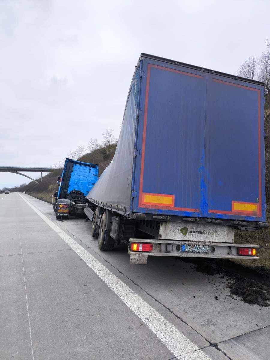 API-TH: Biertransport auf Abwegen: Betrunkener LKW-Fahrer verliert Kontrolle über sein Gespann.