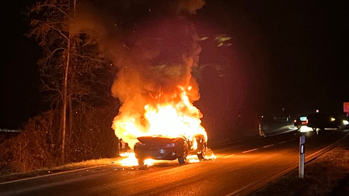 FW Stockach: Fahrzeugbrand