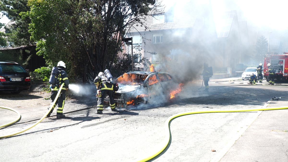 FW-MK: Wohnungs- und Fahrzeugbrand