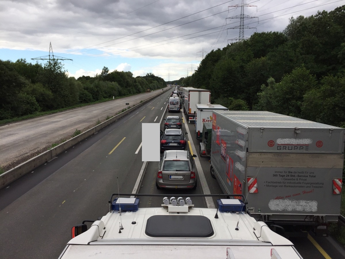 FW-BOT: Gemeldeter Tanklasterbrand auf der A31 - massive Verkehrsbehinderungen