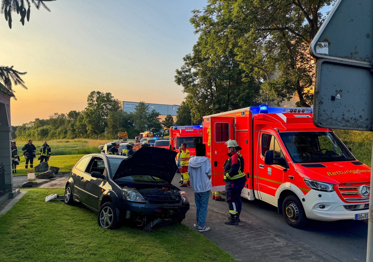 FW Ense: Verkehrsunfall am Freitagabend zwischen Ense-Höingen und Ense-Parsit