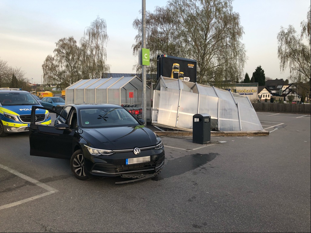 POL-MK: Ohne Führerschein in Einkaufswagenunterstand