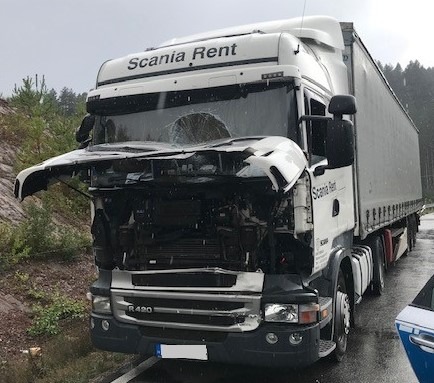 POL-PDPS: Hinweise auf mögliche Unfallflucht eines LKW