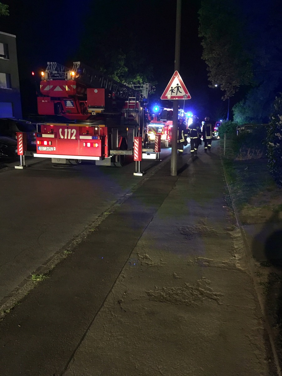 FW-DO: 25.04.2020 Feuer in Kirchlinde Kellerbrand in Mehrfamilienhaus