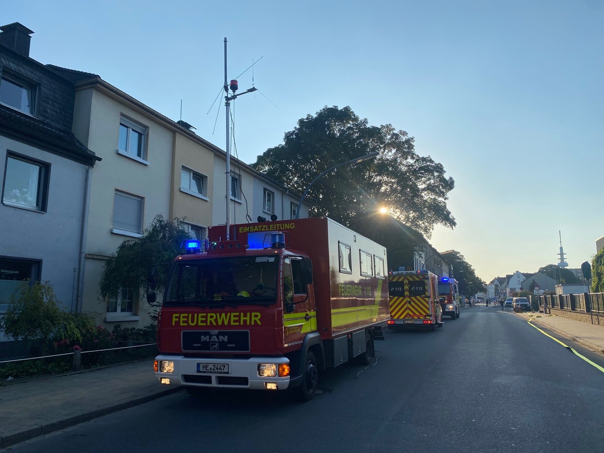 FW-Velbert: Wohnungsbrand im Mehrfamilienhaus im Hixholzer Weg