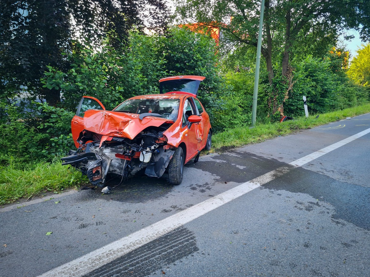 POL-UN: Bergkamen - Schutzengel an Bord: Vier Pkw-Insassen bei schwerem Verkehrsunfall nur leicht verletzt