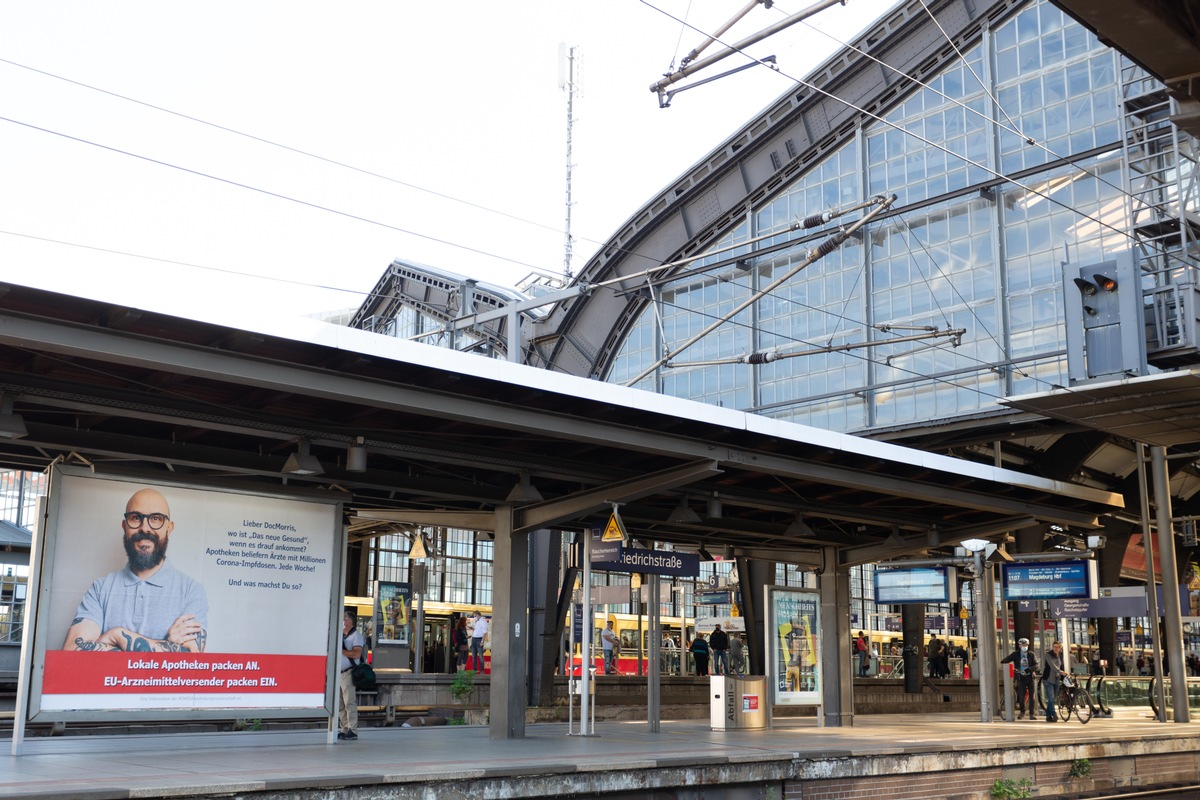 ANpacken statt EINpacken! / Kampagne wirbt auf Großplakaten in Berlin