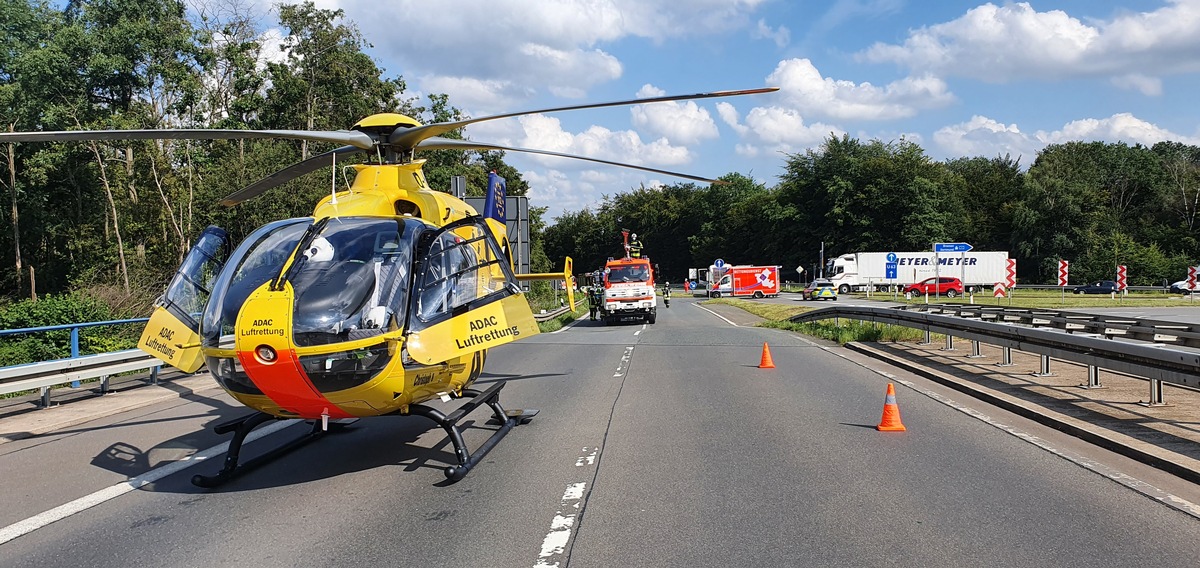 FW-EN: Schwerer Verkehrsunfall im Autobahnkreuz Wuppertal Nord