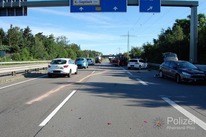 POL-PPWP: Unfall mit hohem Sachschaden auf der B 270