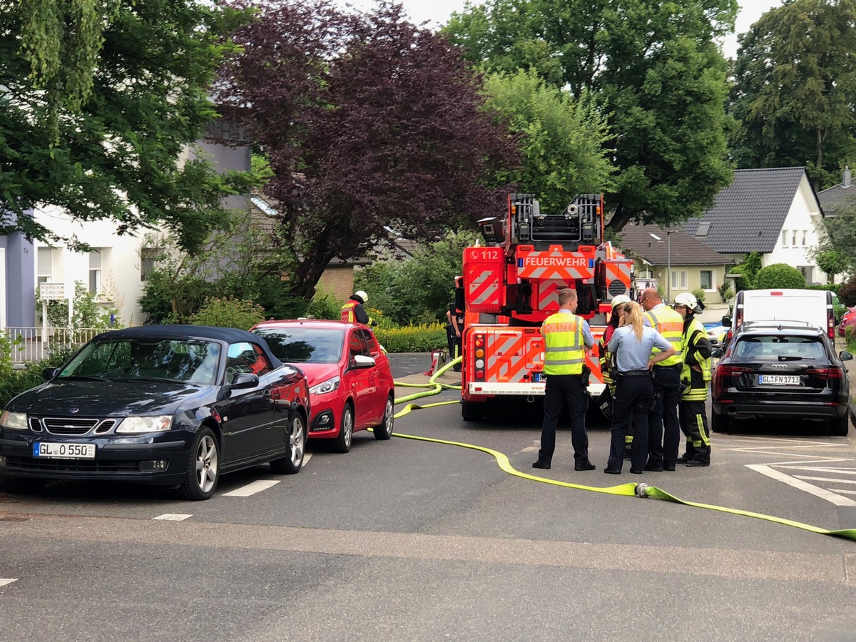 FW-GL: Küchenbrand in leerstehenden Einfamilienhaus im Stadtteil Moitzfeld von Bergisch Gladbach