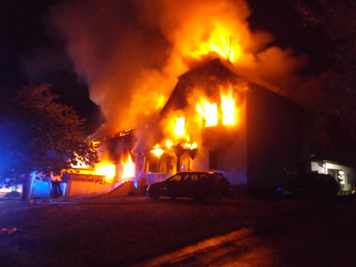 POL-PDNR: Vollbrand eines Mehrparteienhauses in Niederwambach-Lahrbach - Eine Person verletzt