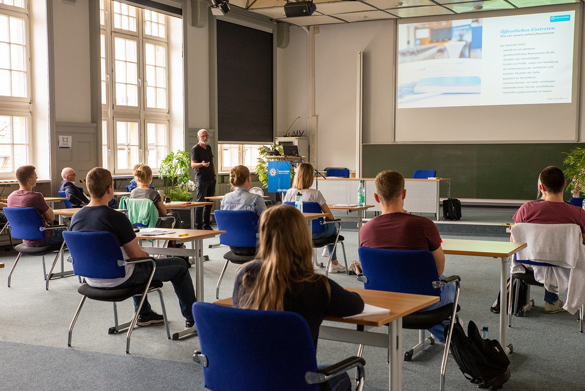 POL-AK NI: Polizei-Studierende informieren sich über Hilfsmöglichkeiten für Kriminalitätsopfer / Hilfsorganisation WEISSER RING zu Gast an der Polizeiakademie Niedersachsen