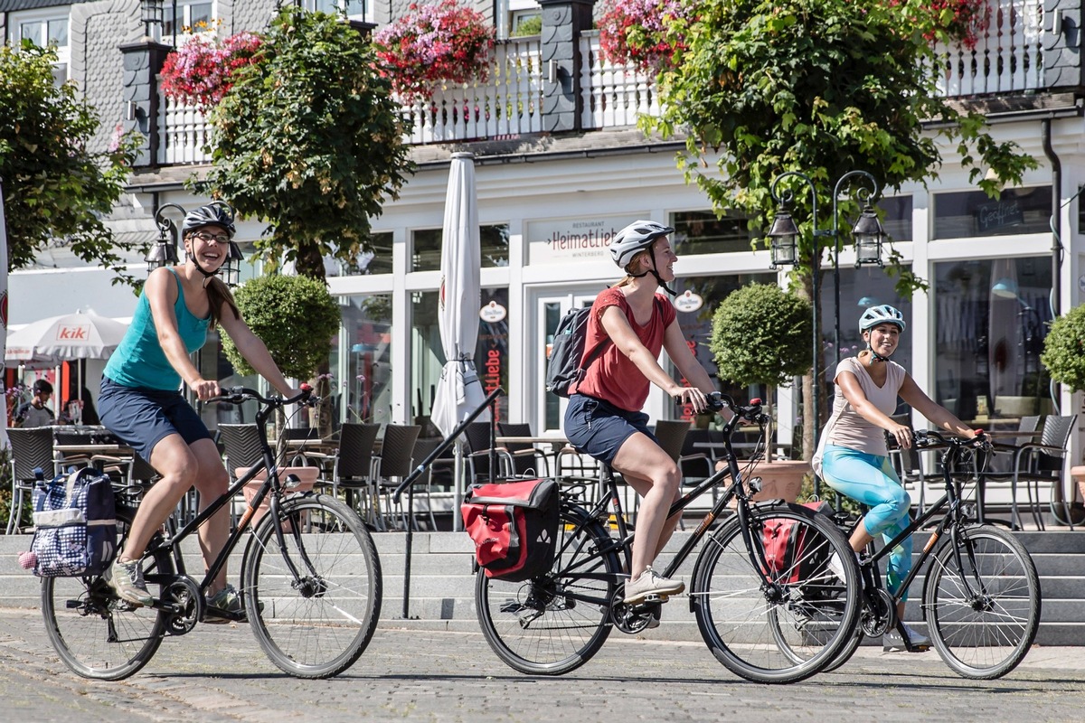 Auf die richtige Einstellung kommt es an: So vermeiden Sie Rückenschmerzen beim Radfahren