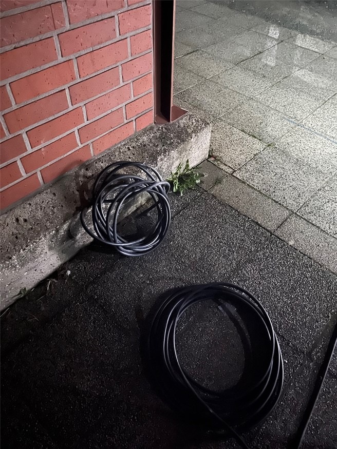 POL-SO: Unbekannte wollen Kabel klauen