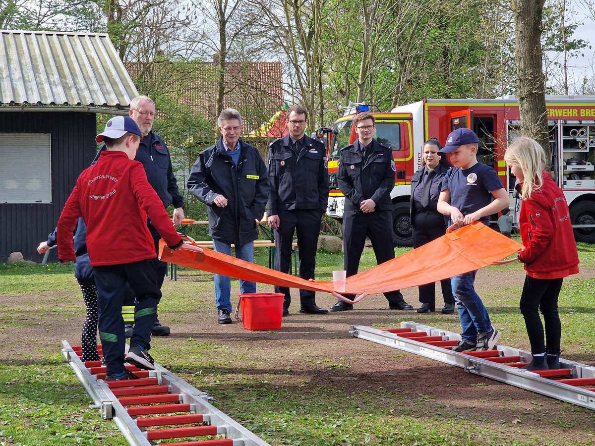 FW Bremerhaven: Kinderfeuerwehr Weddewarden richtet erstmals die Abnahme der Kinderflamme aus