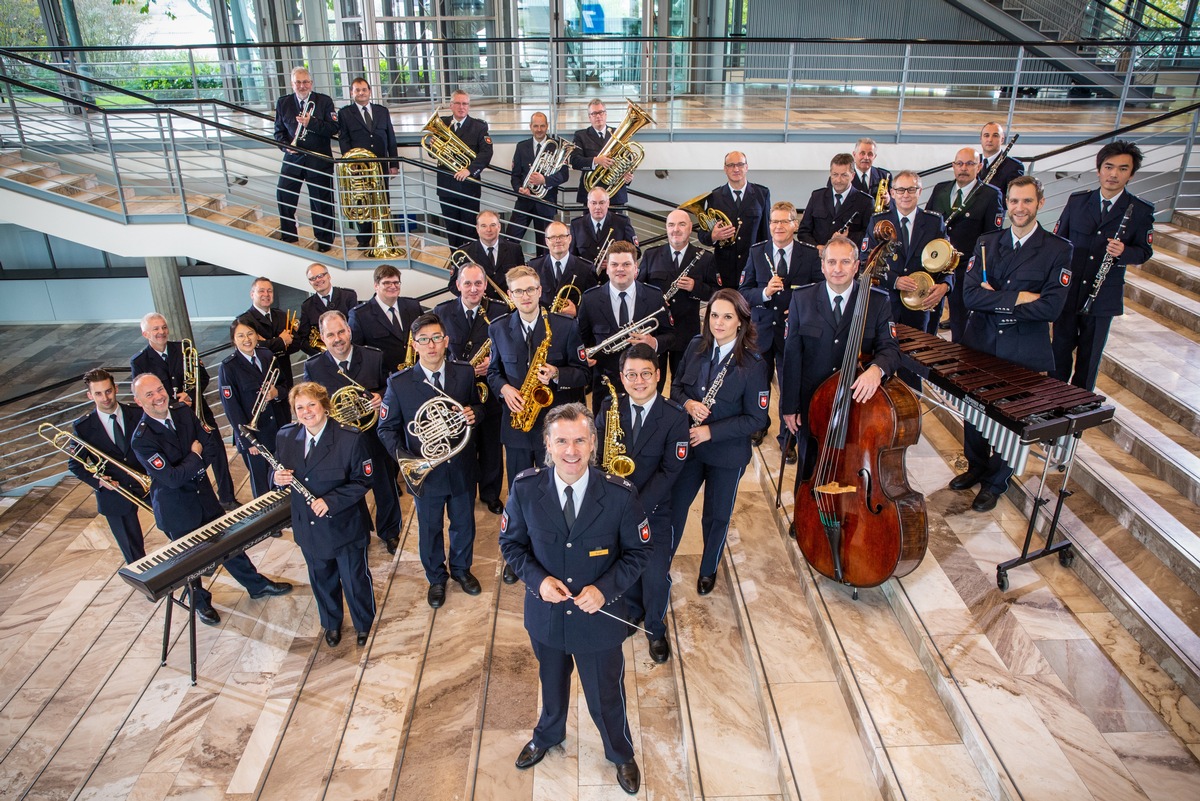 POL-WOB: Mit Musik helfen - Polizeiorchester Niedersachsen spielt Weihnachtskonzert in der St. Marienbergkirche