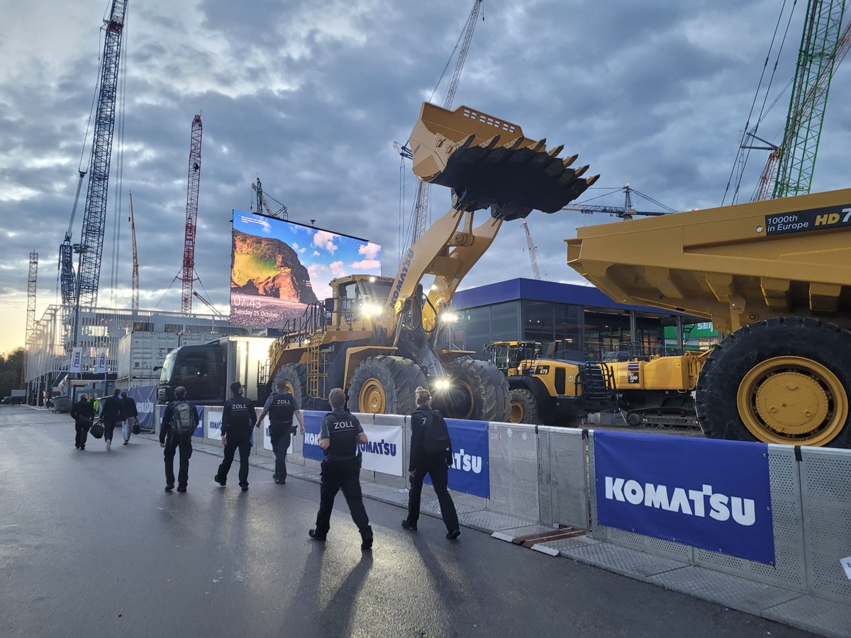 HZA-RO: Der Zoll auf der &quot;Bauma&quot;