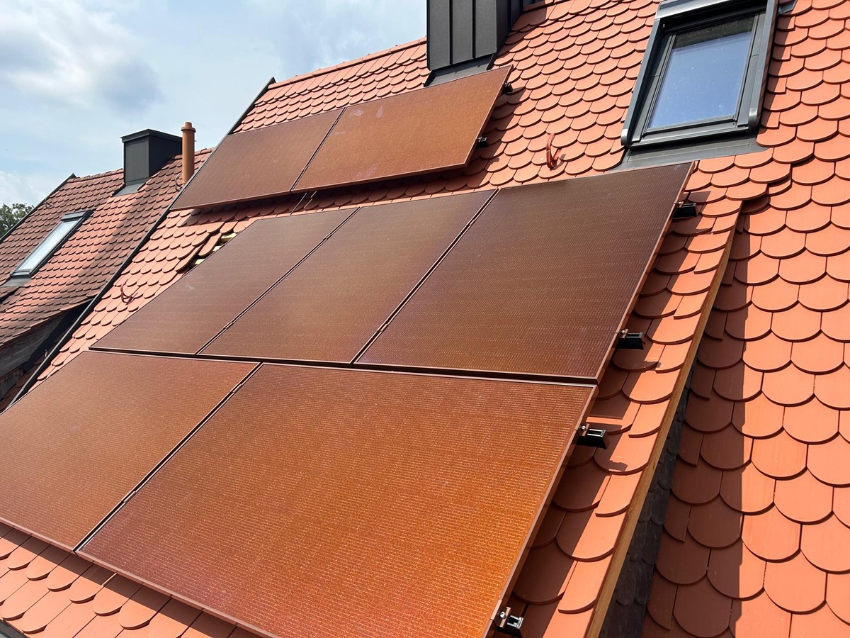 Revolution im Erhalt des historischen Bamberger Stadtbildes: Paris Freiherr von Troschke von der TH-Solar GmbH verrät, wie sich erneuerbare Energien und Denkmalschutz bezahlbar vereinen lassen