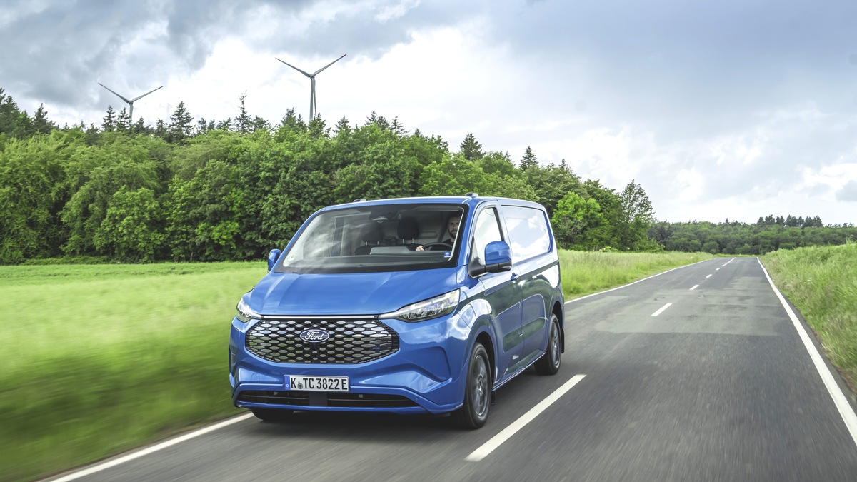 Neuer Ford E-Transit Custom setzt die Produktivität kleinerer Unternehmen unter Strom