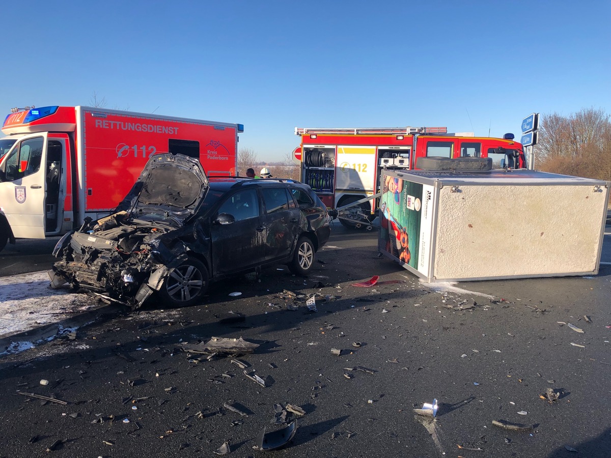 POL-PB: 2 leicht Verletzte nach Vorfahrtmissachtung