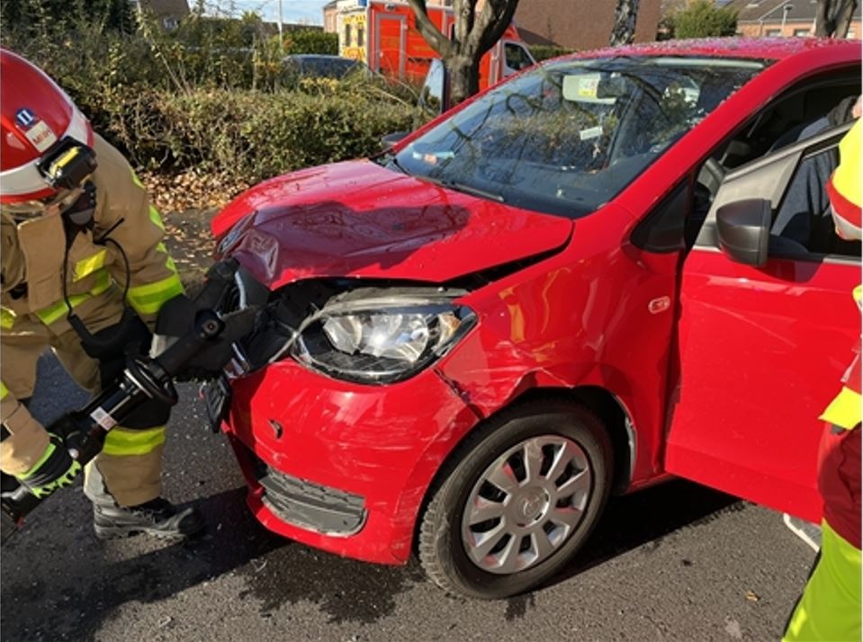 POL-ME: Vier Verletzte und ein hoher Sachschaden bei Auffahrunfall - Monheim am Rhein - 2411070