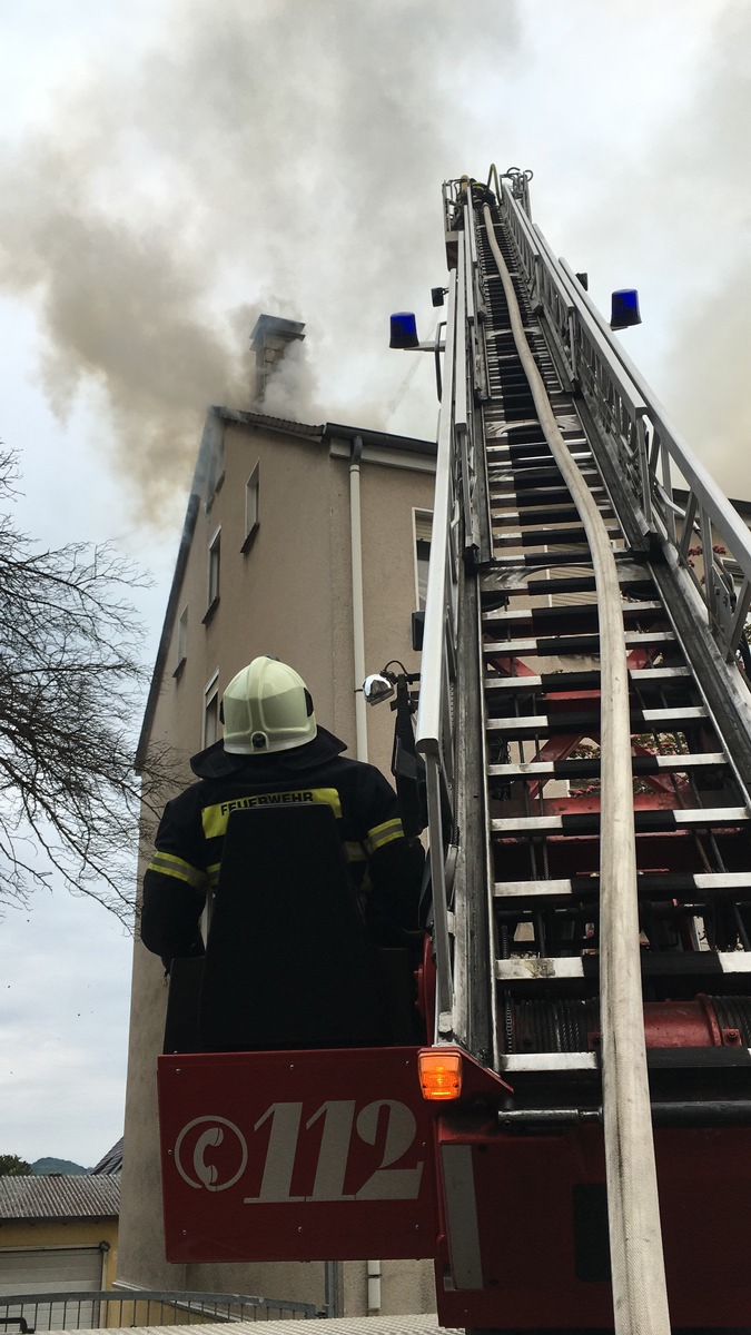 FW-MK: Dachstuhlbrand in Letmathe +++Erstmeldung+++