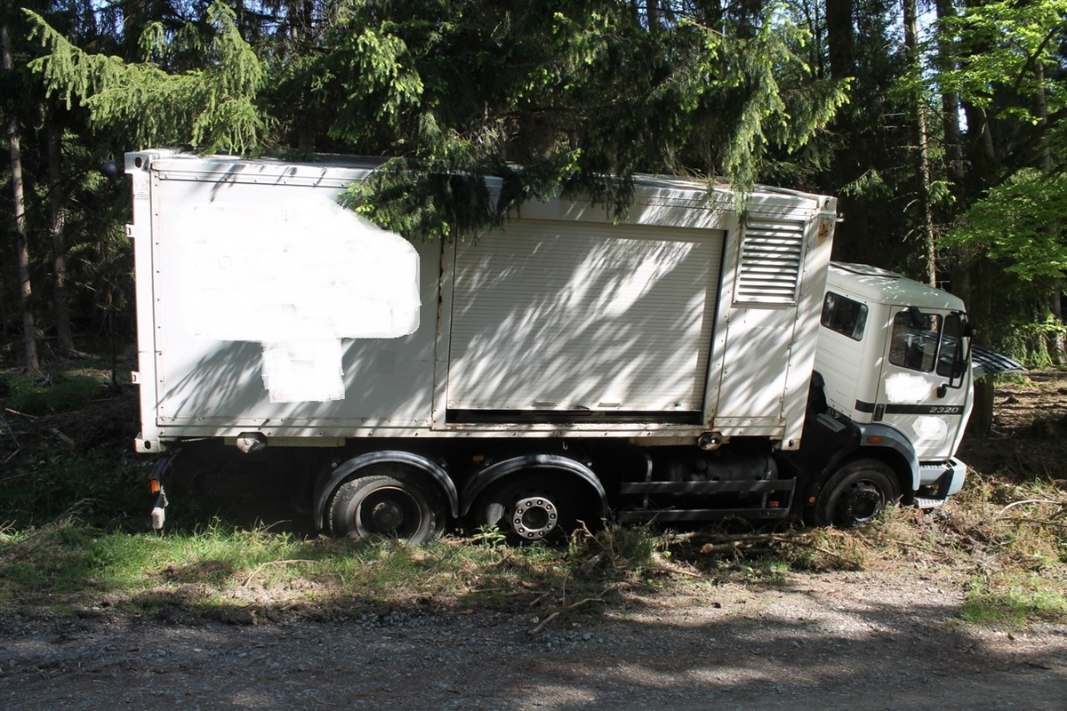 POL-KB: Allendorf-Osterfeld/Hallenberg - LKW gestohlen und beschädigt bei Hallenberg aufgefunden