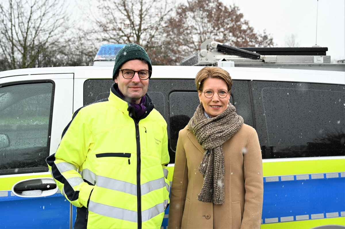 POL-MS: Gemeinsame Verkehrskontrolle auf der Autobahn 1 bei Greven - Bezirksregierung und Polizei ziehen Bilanz