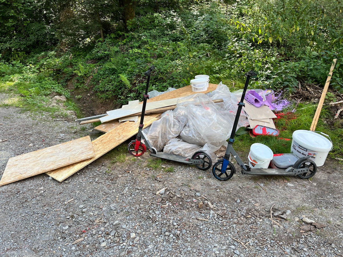 POL-AA: Winnenden: Illegale Müllentsorgung in Waldstück