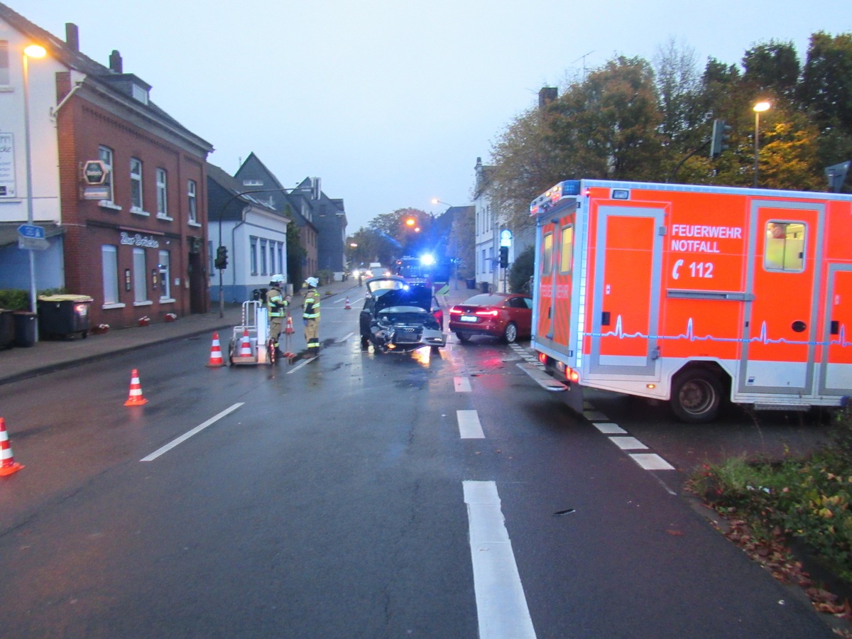 POL-ME: Hoher Sachschaden nach Unfall in Kreuzungsbereich - Haan - 2210095