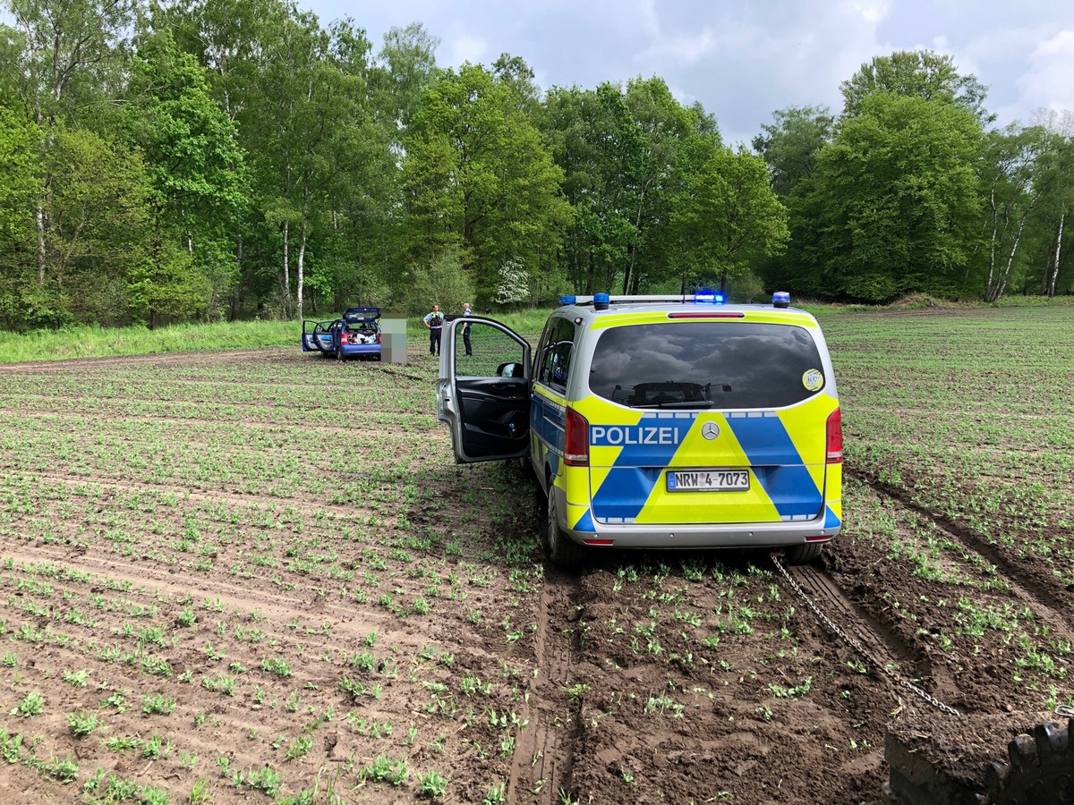 POL-MS: Verfolgungsfahrt endet auf Feld - Fahrer ohne Führerschein unter Alkohol- und Drogeneinfluss