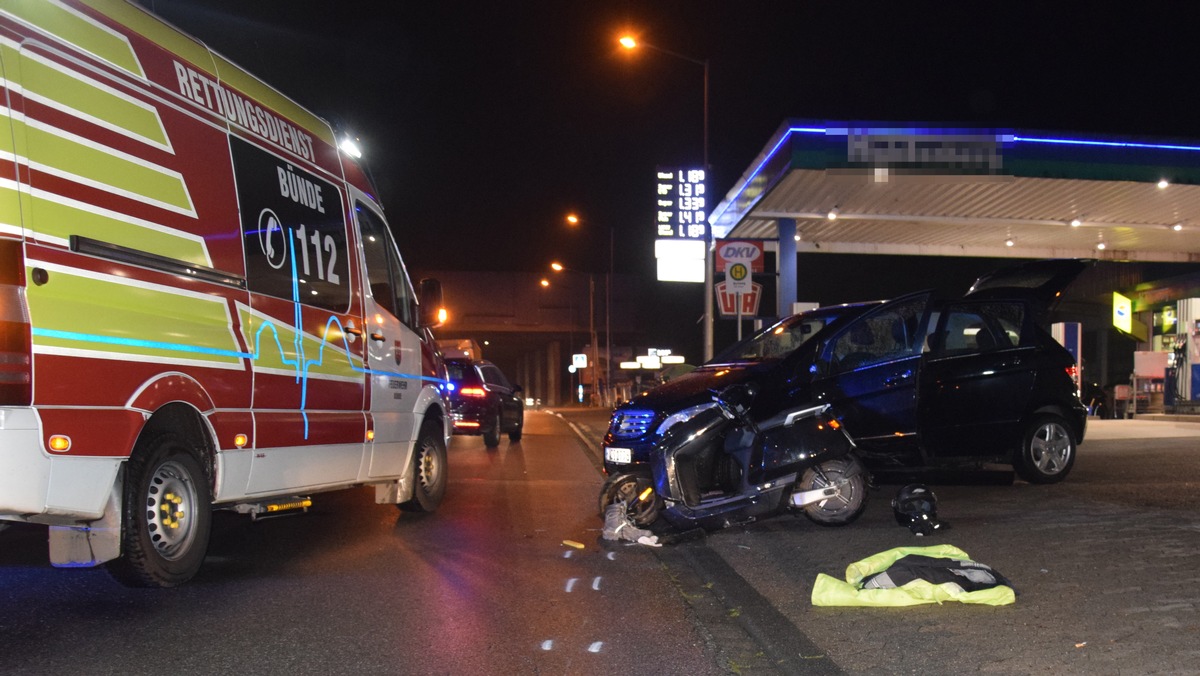 POL-HF: Verkehrsunfall auf nasser Fahrbahn - PKW nimmt Roller die Vorfahrt