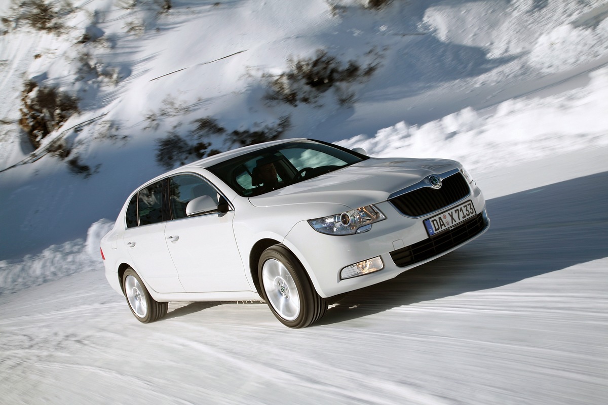 SKODA Superb 4x4 ist &quot;Allrad Auto des Jahres 2013&quot; (BILD)