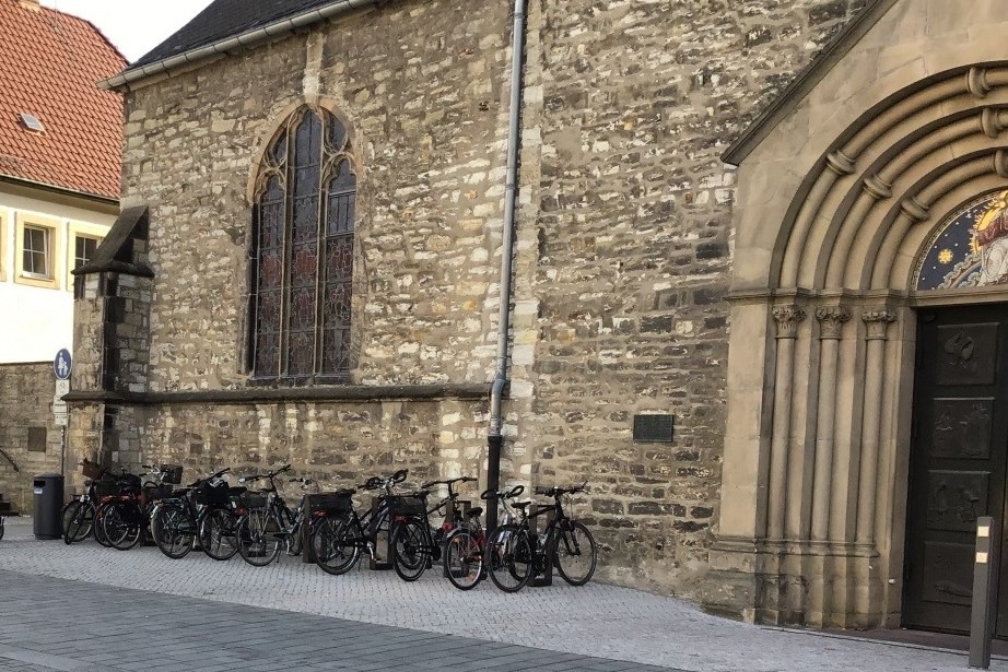 POL-PB: Hochwertige Fahrradständer am Domplatz entwendet