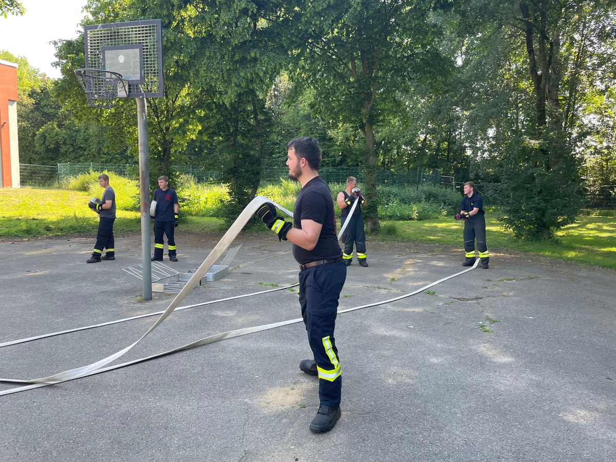 Feuerwehr Kalkar: Feuerwehren freuen sich über 29 ausgebildete Feuerwehrmänner und Frauen