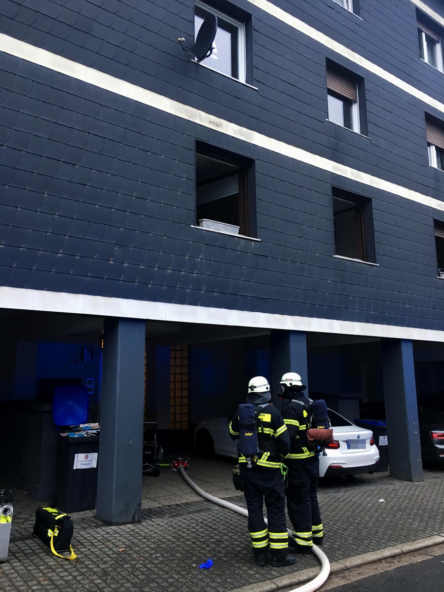 FW-EN: Wohnung durch brennende Decke verraucht - Einsatz in der Hauptstraße