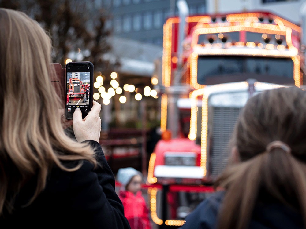 Coca-Cola-Weihnachtstruck am Wintermarkt im Freiruum