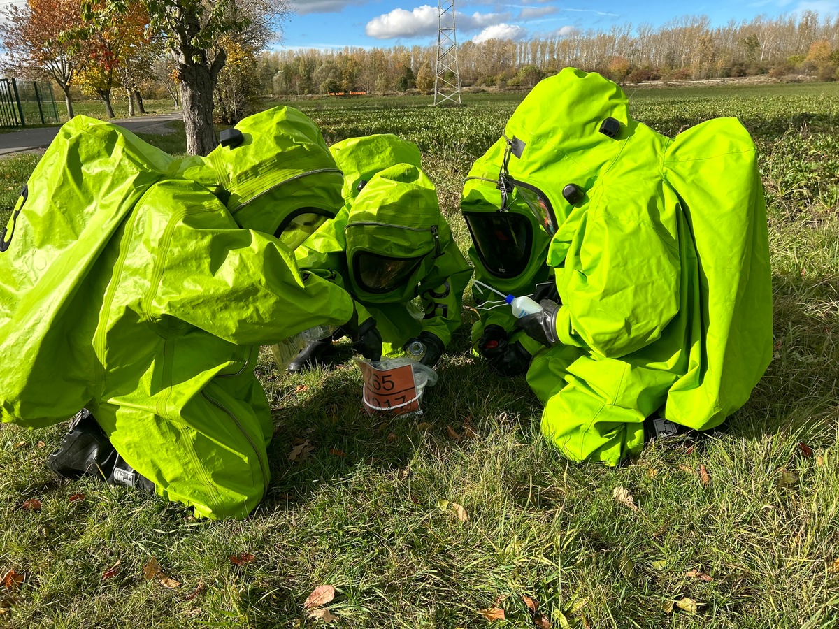 FW LK Leipzig: Ausbildung des CBRN Erkundungszug des Katastrophenschutzes Landkreis Leipzig