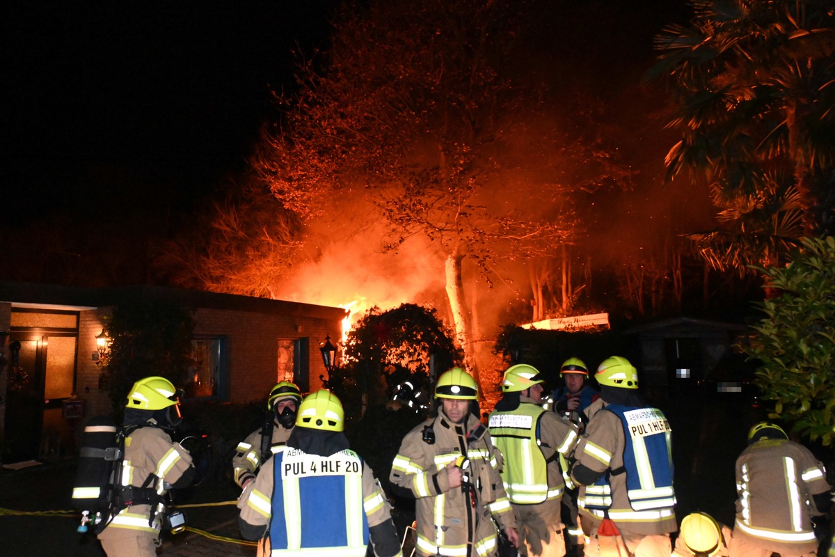 FW Pulheim: Viel Arbeit am Neujahrsmorgen für die Feuerwehr