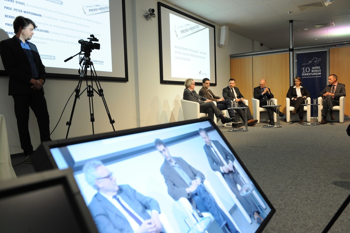 Hochschulen müssen sich zukunftsfähig positionieren und zur Marke werden - Ein berufsbegleitendes Weiterbildungsangebot bietet dafür gute Chancen (FOTO)