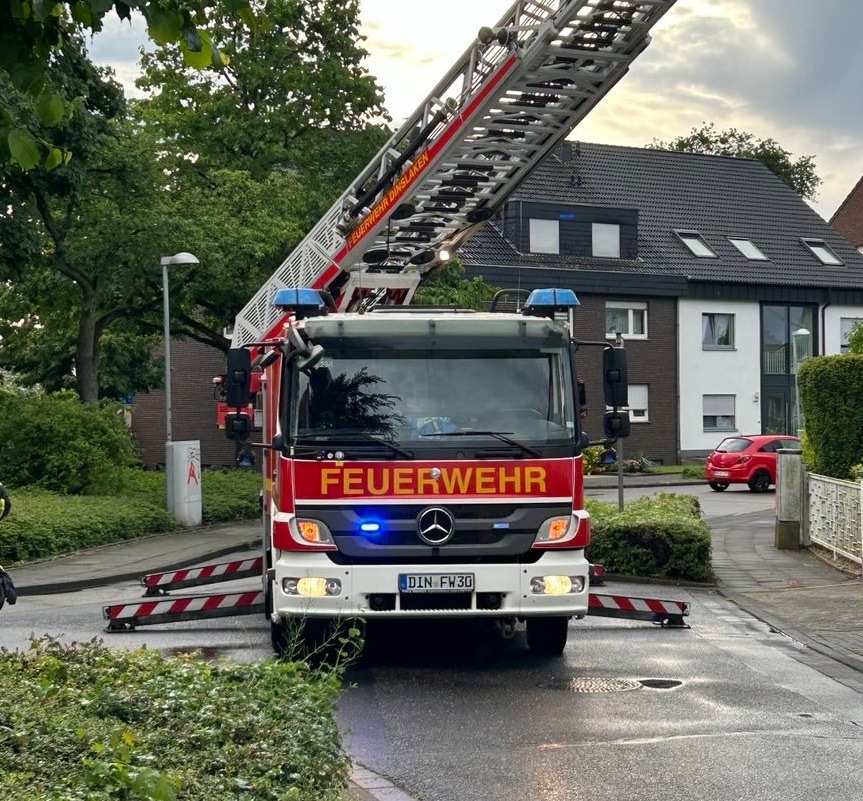 FW Dinslaken: Einsatzreicher Tag bei der Feuerwehr Dinslaken.