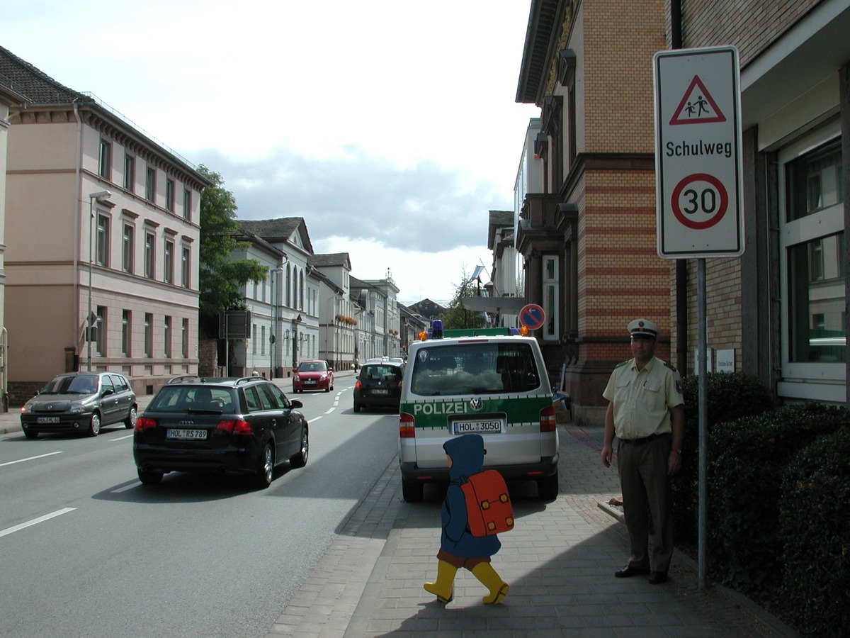 POL-HOL: Polizei, Verkehrswacht und Schulen sorgen für sicheren Schulweg: Achtung - Einschulung steht bevor Empfehlung: Erziehung zur Selbstständigkeit