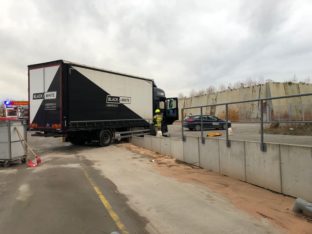 POL-PDWO: Verkehrsunfall - Diesel läuft nach Unfall aus