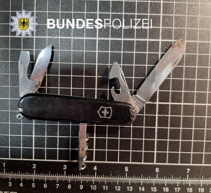 BPOL NRW: Bundespolizei nimmt Parfümdieb mit griffbereitem Taschenmesser im Hauptbahnhof fest