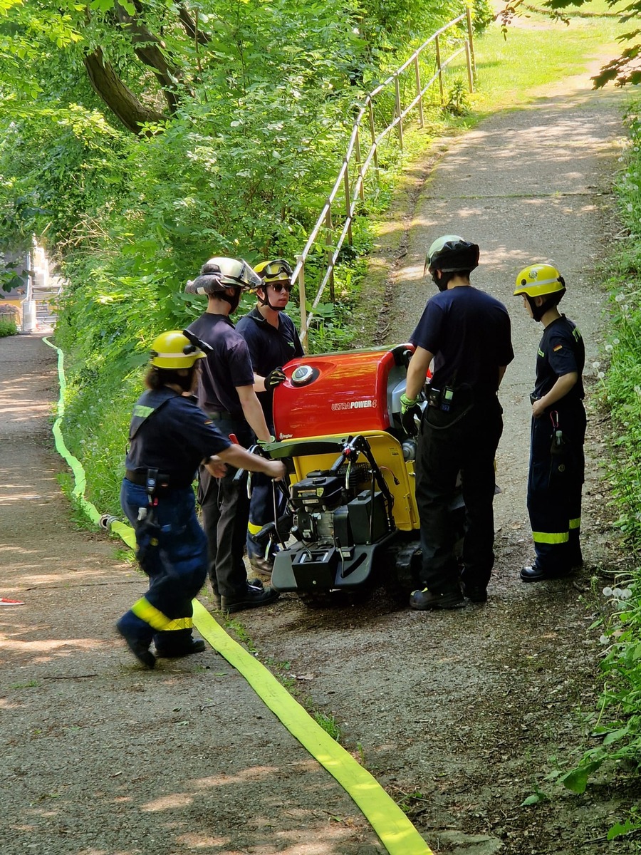 FW-EN: Waldbrandübung an der Burgruine Volmarstein