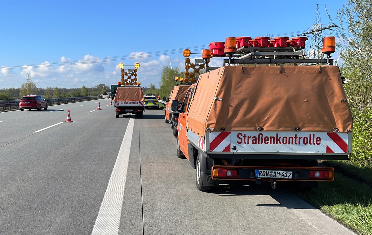 POL-ROW: ++ Bergung eines verunglückten Sattelzuges auf der A1 bereitet Schwierigkeiten - Polizei bittet um Geduld ++