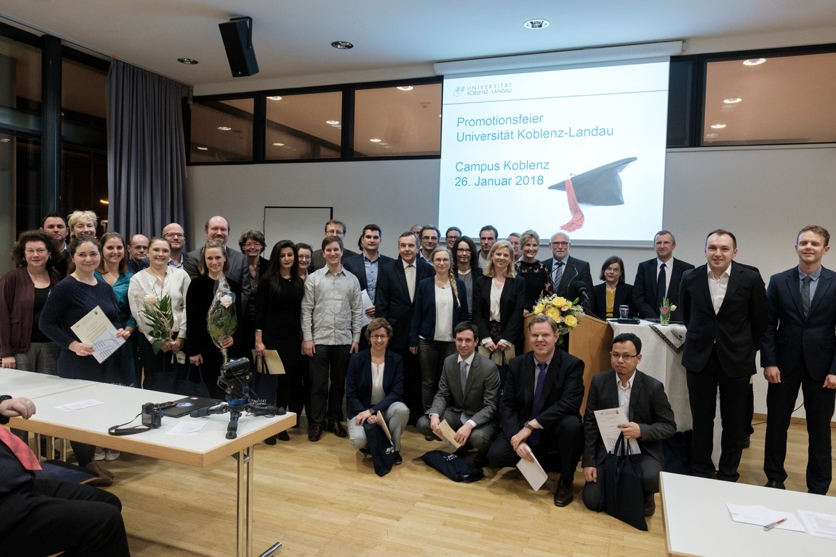 Promotionsabschlüsse in einem Festakt geehrt - Pressemitteilung der Universität Koblenz-Landau