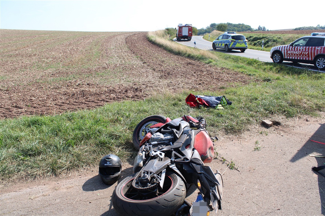 POL-DN: Motorradfahrer schwer verletzt